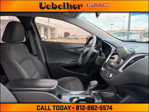 Used 2023 Chevrolet Malibu LT FWD image 2