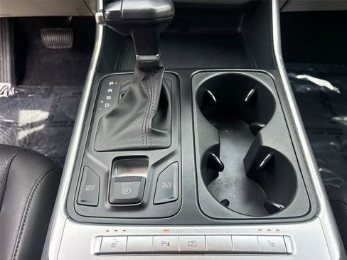 Used 2025 Kia Carnival FWD image 17