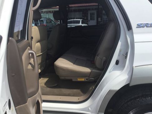 Used 2004 Toyota Sequoia SR5 RWD image 36