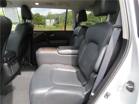 Used 2024 Nissan Armada SL w/ Captain's Chairs Package image 5