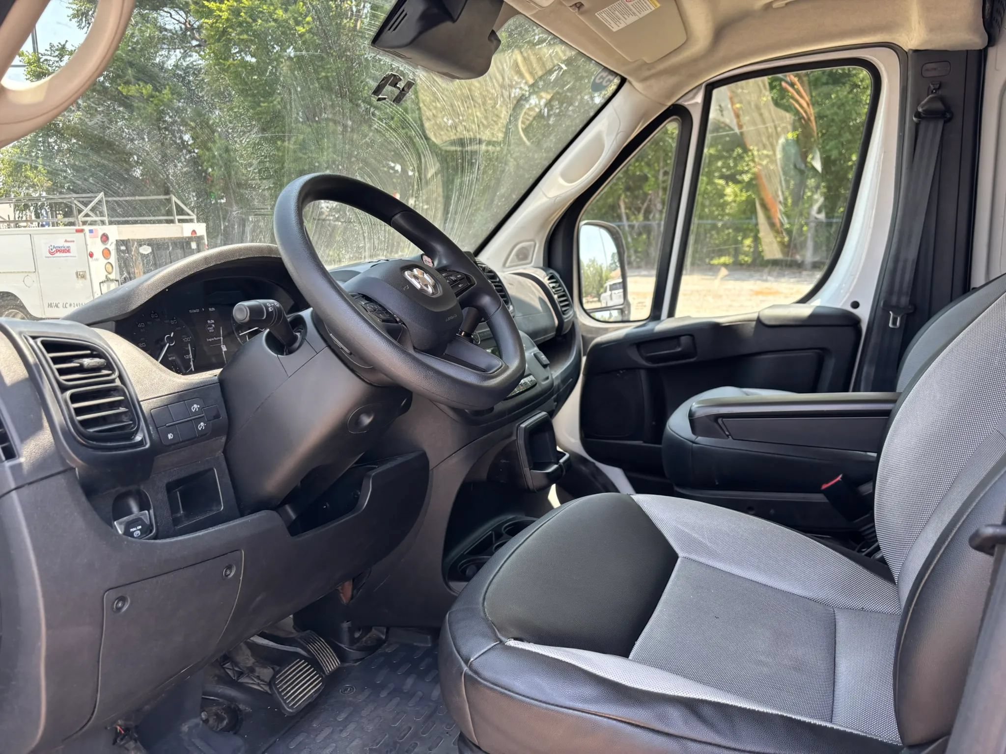 Used 2025 RAM ProMaster 2500 w/ Convenience Group FWD image 9