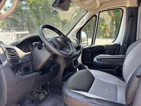 Used 2025 RAM ProMaster 2500 w/ Convenience Group FWD image 9