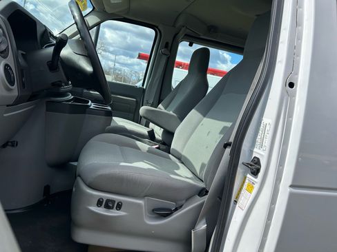 Used 2011 Ford E-350 and Econoline 350 XLT RWD image 11