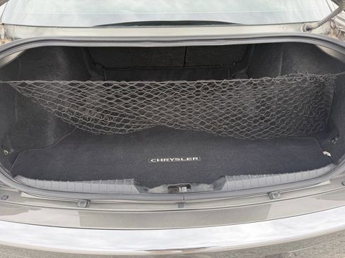 Used 2010 Chrysler 300 C w/ Luxury Group II RWD image 17