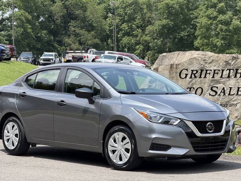 Used 2022 Nissan Versa S FWD image 1