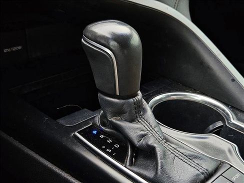 Used 2018 Toyota Camry XLE image 16