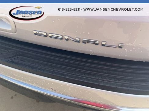 Used 2021 GMC Yukon XL Denali w/ Denali Premium Package AWD/4WD image 7
