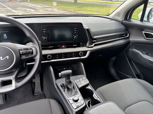 Used 2025 Kia Sportage LX FWD image 30