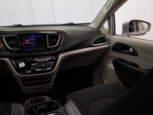 Certified 2019 Chrysler Pacifica Touring Plus w/ Tire & Wheel Group FWD image 32