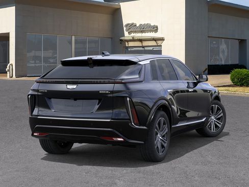 New 2026 Cadillac Lyriq Premium Luxury w/ LPO, Floor Liner Package AWD/4WD image 28