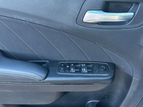 Used 2020 Dodge Charger SXT w/ Blacktop Package image 13