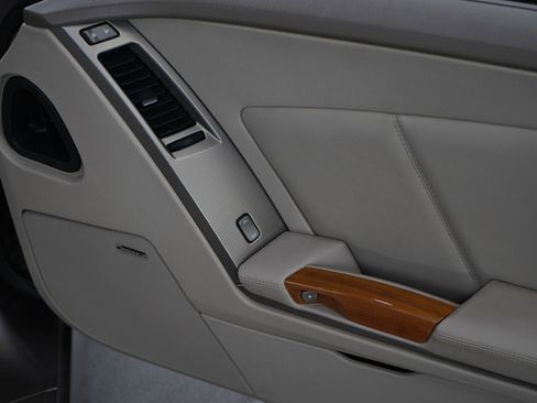 Used 2005 Cadillac XLR image 17