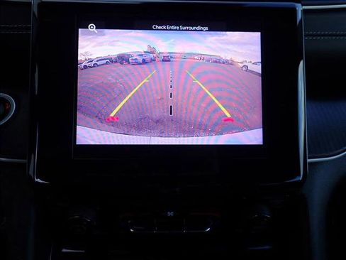 Used 2023 Jeep Grand Cherokee L Laredo image 17