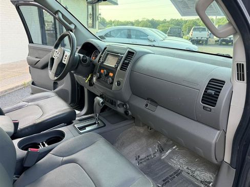 Used 2013 Nissan Frontier SL w/ Moonroof Pkg AWD/4WD image 13