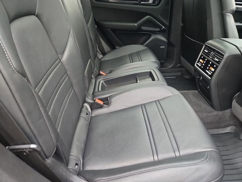 Used 2022 Porsche Cayenne S AWD/4WD image 19