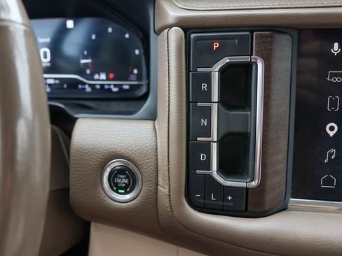 Used 2022 GMC Yukon Denali w/ Denali Premium Package AWD/4WD image 33