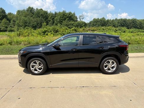 Used 2024 Chevrolet Trax LS w/ LS Convenience Package FWD image 6
