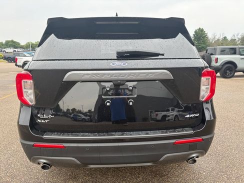 Used 2024 Ford Explorer XLT w/ Equipment Group 202A AWD/4WD image 7