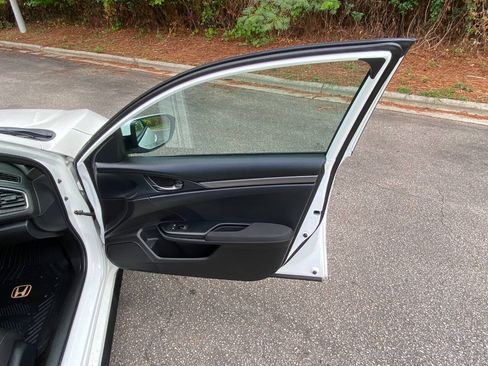 Used 2017 Honda Civic Sport image 40