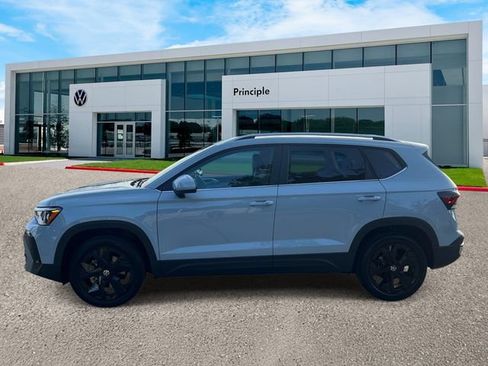 New 2026 Volkswagen Taos SE FWD image 5