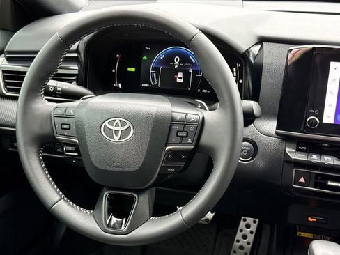 Used 2025 Toyota Camry SE w/ Convenience Package image 14