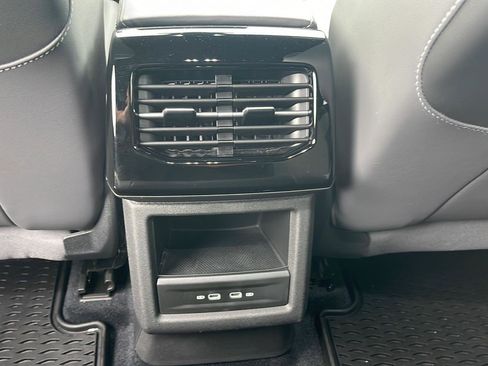 Used 2025 Volkswagen ID.4 Pro AWD/4WD image 13