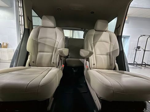 Used 2021 Buick Enclave Essence w/ Sound and Sites Package image 28