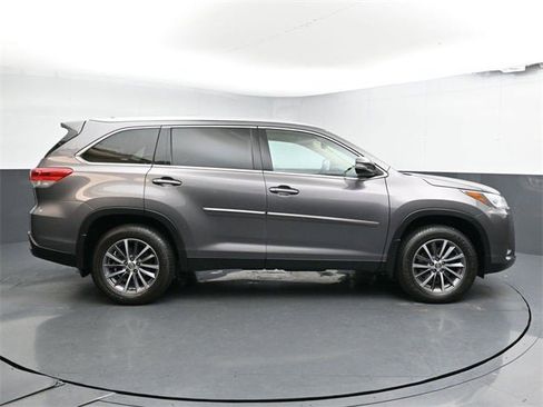 Used 2019 Toyota Highlander XLE image 15