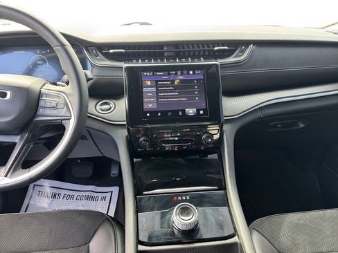 Used 2024 Jeep Grand Cherokee L Altitude image 13