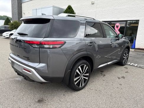 Certified 2024 Nissan Pathfinder Platinum w/ Black Appearance Package AWD/4WD image 5