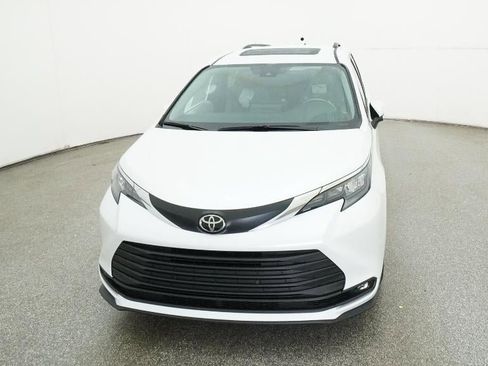 New 2026 Toyota Sienna XLE image 15