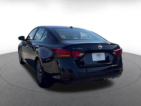 Used 2025 Nissan Altima 2.5 SV FWD image 11