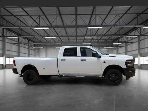 New 2026 RAM 3500 Tradesman AWD/4WD image 5