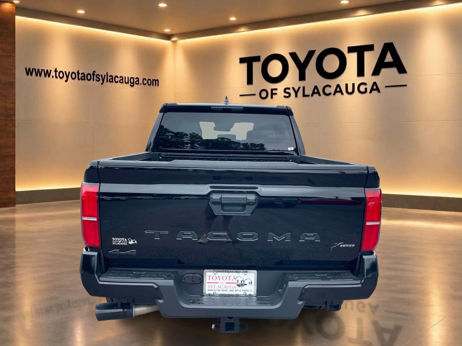 Used 2025 Toyota Tacoma SR5 AWD/4WD image 3