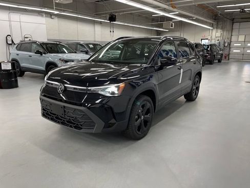 New 2026 Volkswagen Taos SE image 1