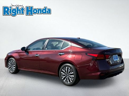 Used 2025 Nissan Altima 2.5 SV FWD image 4
