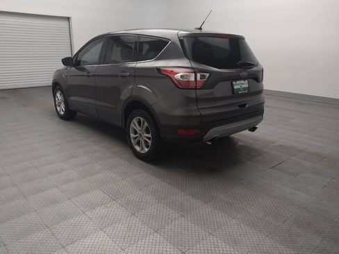 Used 2017 Ford Escape SE FWD image 5