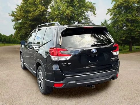 Used 2019 Subaru Forester Premium w/ All-Weather Package AWD/4WD image 6