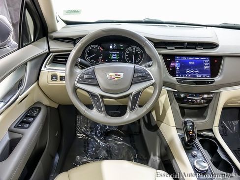 Certified 2023 Cadillac XT5 Premium Luxury w/ LPO, Floor Liner Package image 2