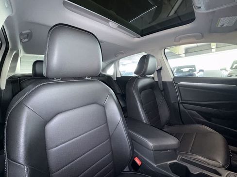Used 2024 Volkswagen Jetta SE w/ Panoramic Sunroof Package FWD image 27
