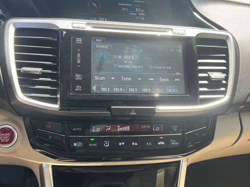 Used 2017 Honda Accord Touring image 16