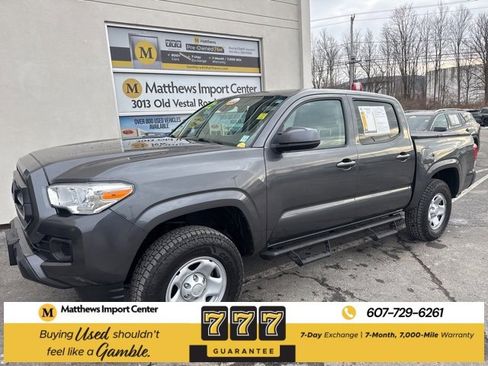 Used 2022 Toyota Tacoma TRD Off-Road image 1