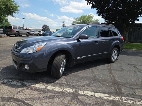 Used 2014 Subaru Outback 2.5i Limited w/ Moonroof Package AWD/4WD image 14