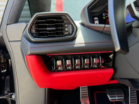 Used 2021 Lamborghini Huracan EVO RWD image 43