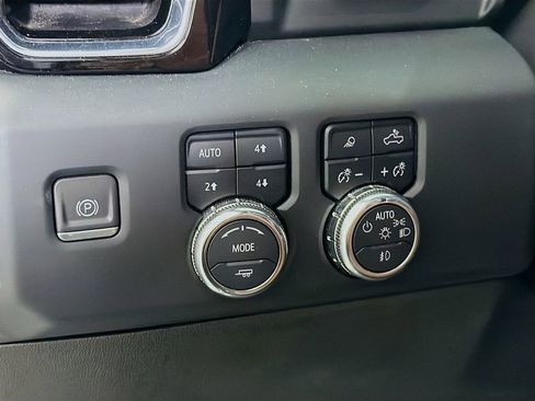 Used 2024 GMC Sierra 2500 Denali Ultimate image 12