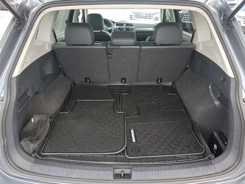 Used 2021 Volkswagen Tiguan SE w/ Panoramic Sunroof Package image 29