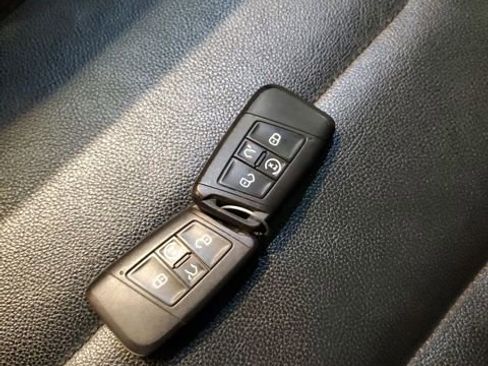 Used 2020 Volkswagen Tiguan SEL Premium R-Line w/ 3rd Row Seat Package image 30