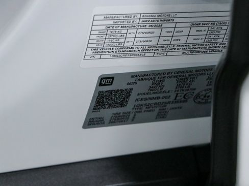 Used 2025 GMC Yukon AT4 w/ AT4 Premium Plus Package AWD/4WD image 40