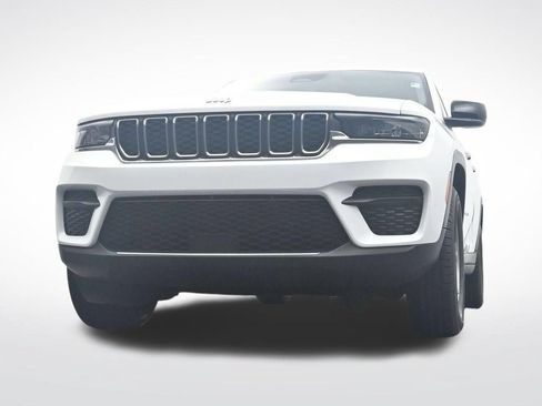 Used 2023 Jeep Grand Cherokee Laredo RWD image 30