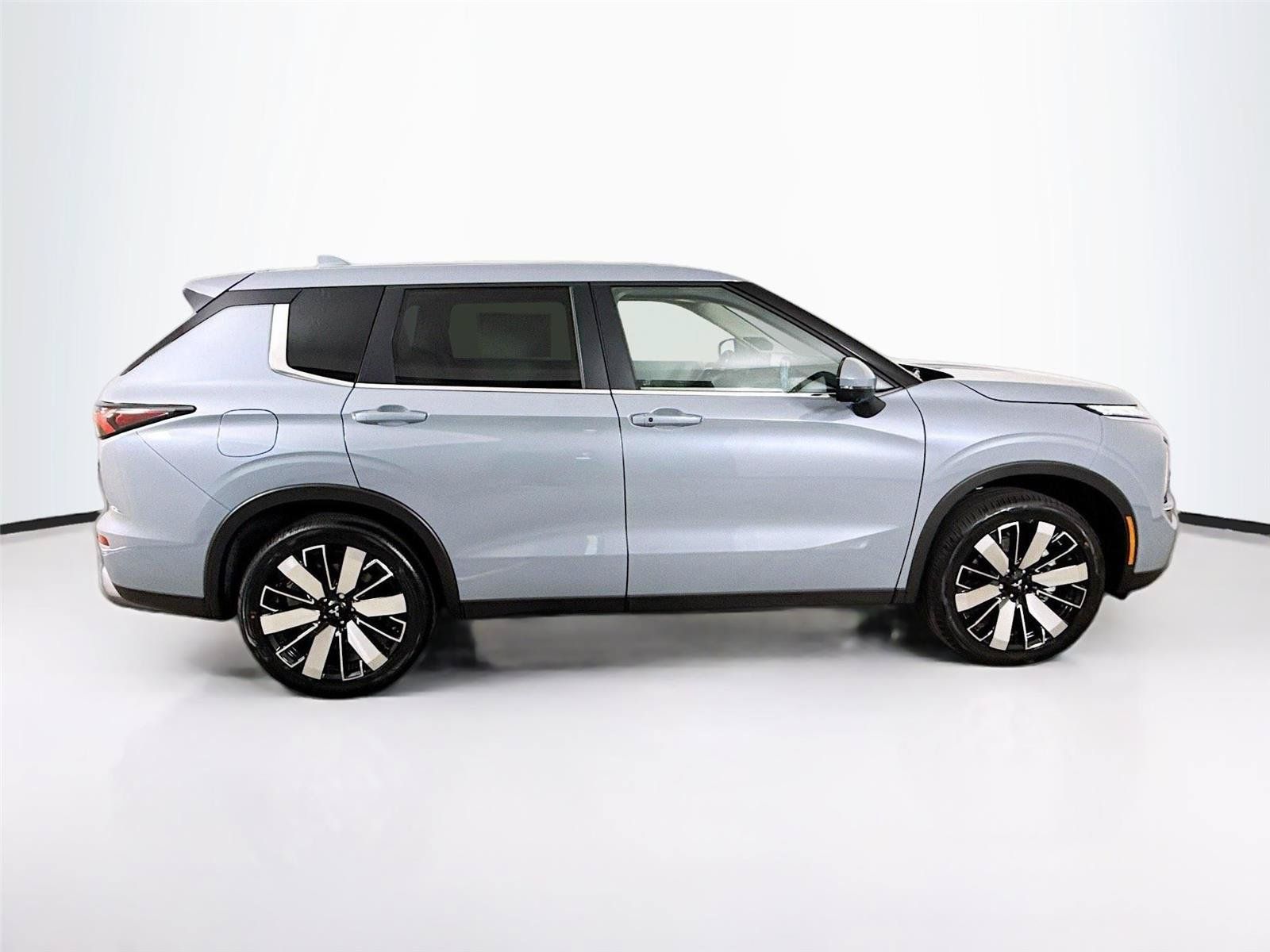 New 2026 Mitsubishi Outlander SE FWD image 8